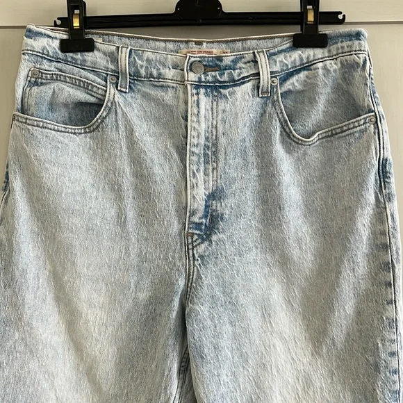 EUC 70’s High Slim Straight Levi’s jeans in a light blue wash. - Picture 4 of 16